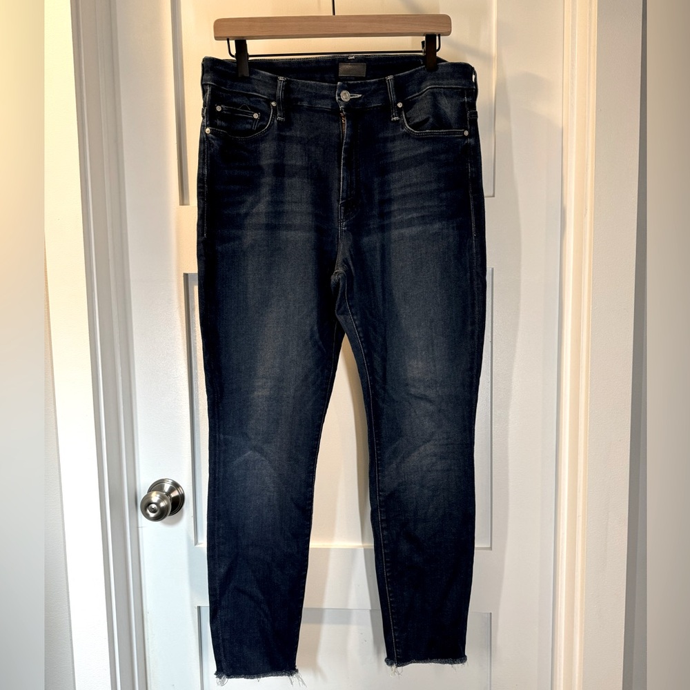 MOTHER Jeans High Waisted Looker Ankle Size 32, frayed hem, EUC